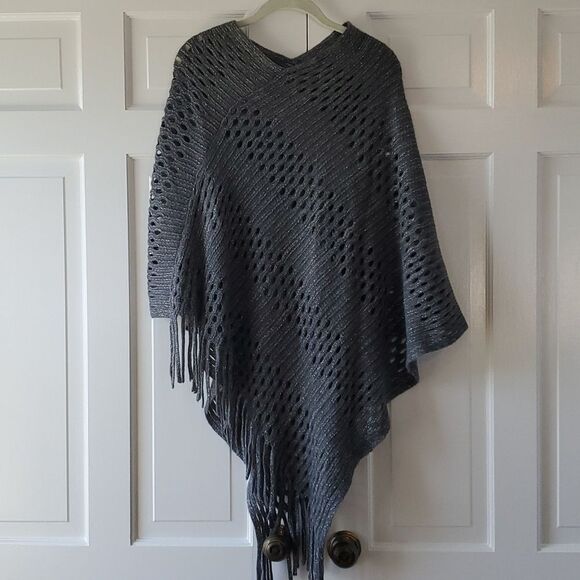 STEVE MADDEN PONCHO STEEL GRAY SPARKLE FRINGE POINTELLE KNIT ONE SIZE BOHO - Picture 1 of 8